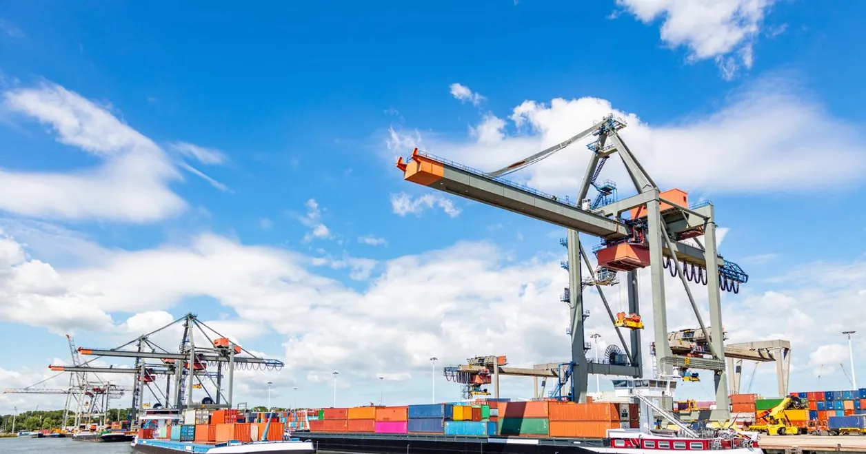 Vertaaldiensten in Rotterdam: Haven, Diversiteit & Internationale Handel
